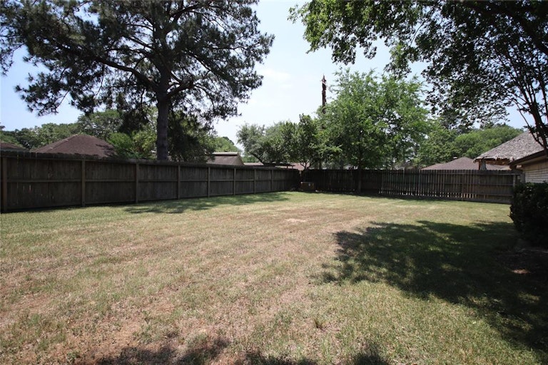 Photo 30 of 31 - 7507 Renmark Ln, Houston, TX 77070