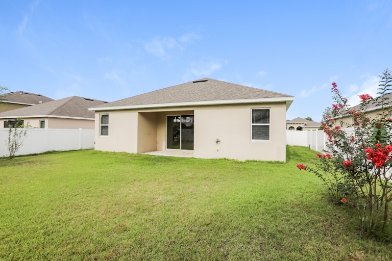 Photo 7 of 26 - 1392 Merion Dr, Mount Dora, FL 32757