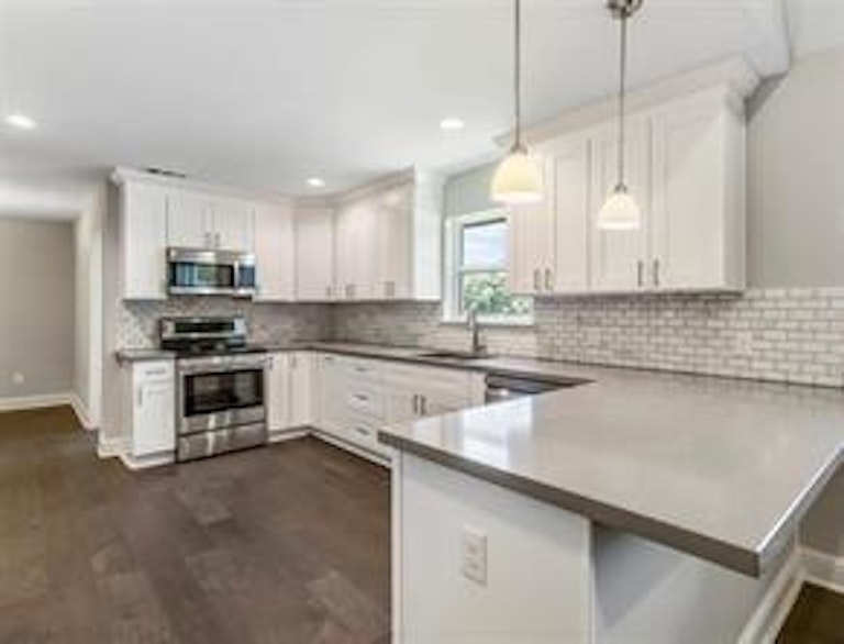 Photo 2 of 49 - 5402 Rutherglenn Dr, Houston, TX 77096