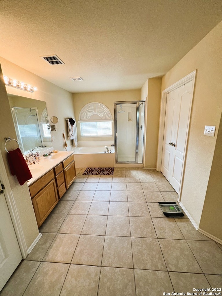 Photo 29 of 40 - 6110 Kenedy Leaf, San Antonio, TX 78253