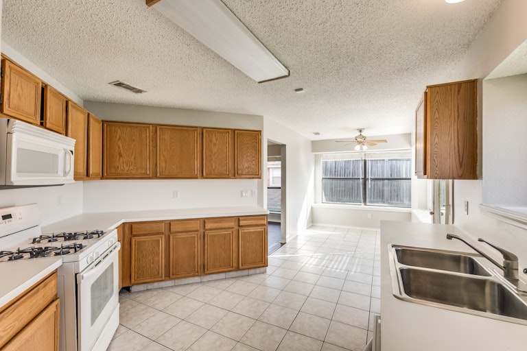 Photo 3 of 26 - 2612 Trumpet Dr, Rowlett, TX 75089