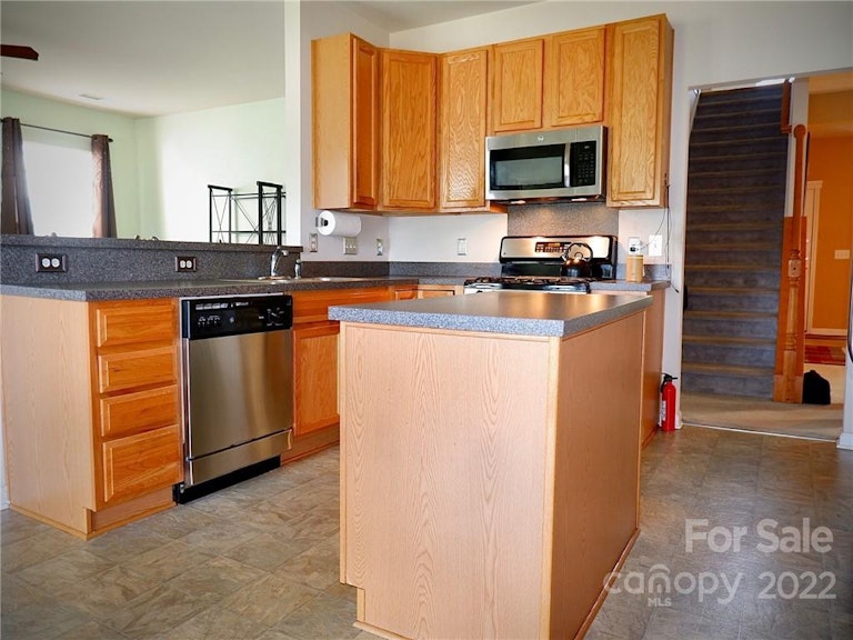 Photo 9 of 14 - 5526 Old Meadow Rd, Charlotte, NC 28227