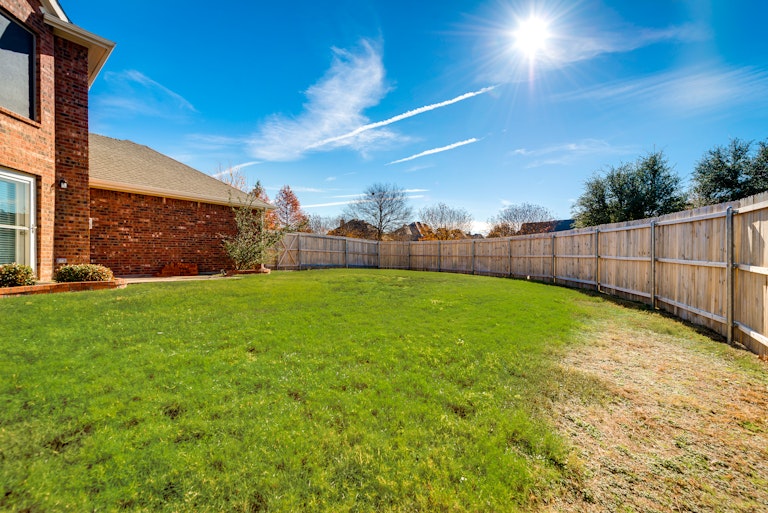 Photo 25 of 26 - 4310 Bluffview Dr, Sachse, TX 75048