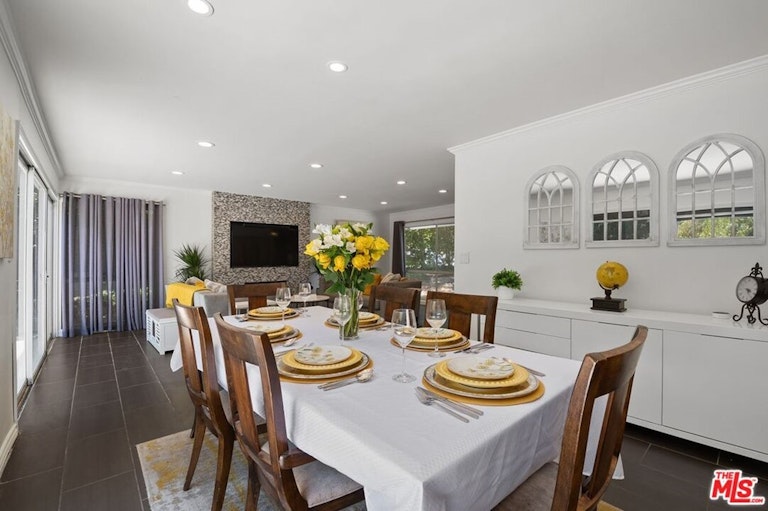 Photo 10 of 37 - 22334 Liberty Bell Rd, Calabasas, CA 91302