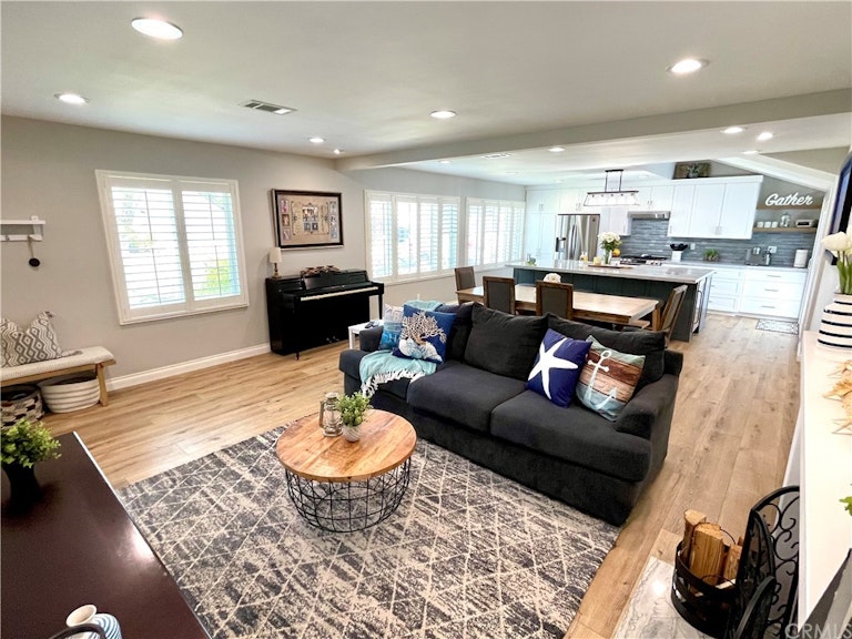 Photo 8 of 51 - 5807 E Monlaco Rd, Long Beach, CA 90808