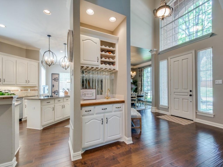 Photo 9 of 36 - 6205 Wittmore Pl, Plano, TX 75093