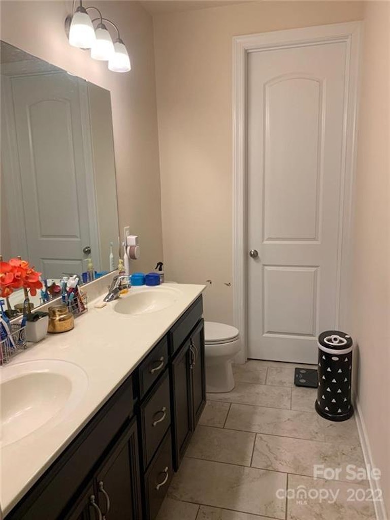 Photo 8 of 11 - 9320 Glenburn Ln, Charlotte, NC 28278