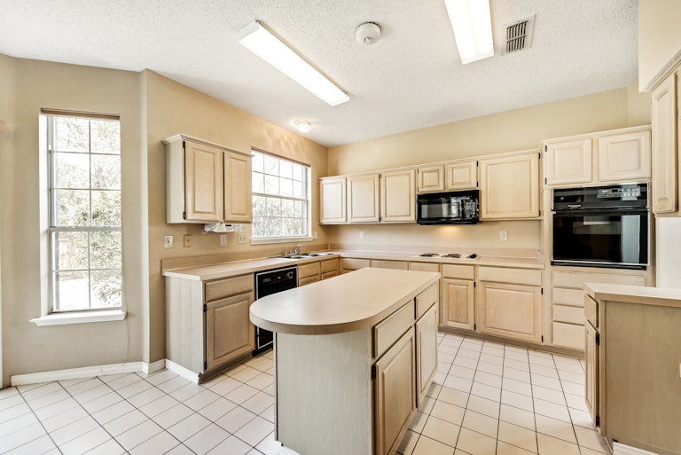 Photo 5 of 27 - 6109 Hedgeapple Ct, Arlington, TX 76001