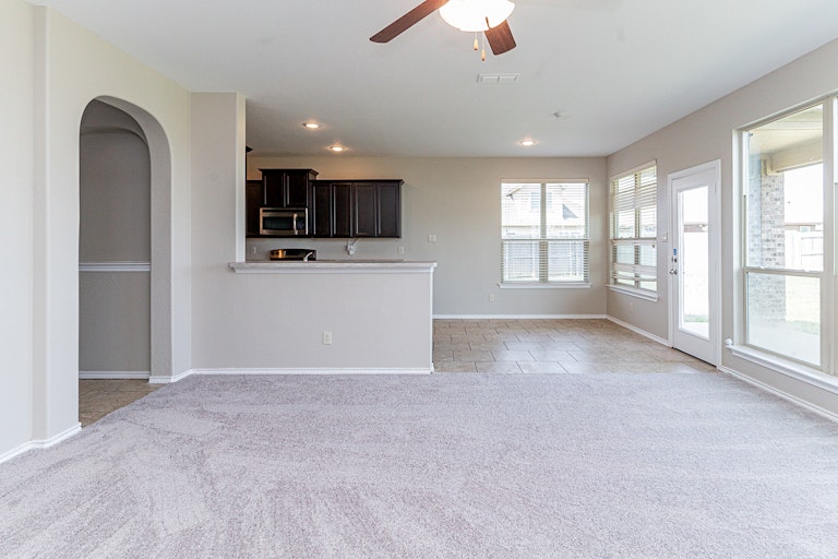 Photo 9 of 29 - 11112 Dunlavin Ct, Haslet, TX 76052
