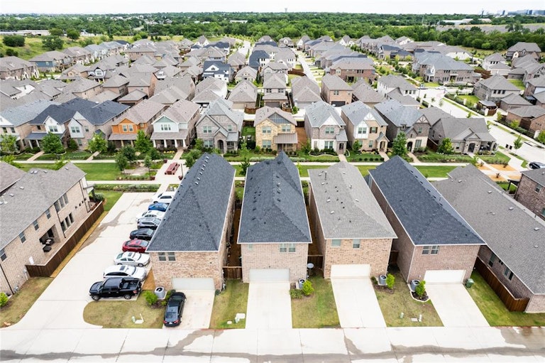 Photo 29 of 30 - 1503 English Blue Ln, Arlington, TX 76005