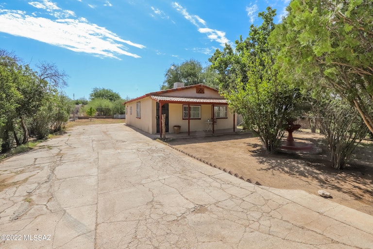 Photo 2 of 23 - 10151 S Green Dr, Tucson, AZ 85756