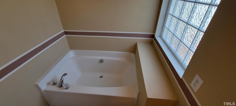 Photo 9 of 15 - 3120 Rendezvous Dr, Raleigh, NC 27610