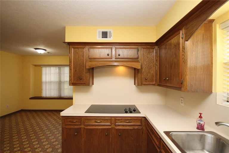 Photo 9 of 31 - 7507 Renmark Ln, Houston, TX 77070