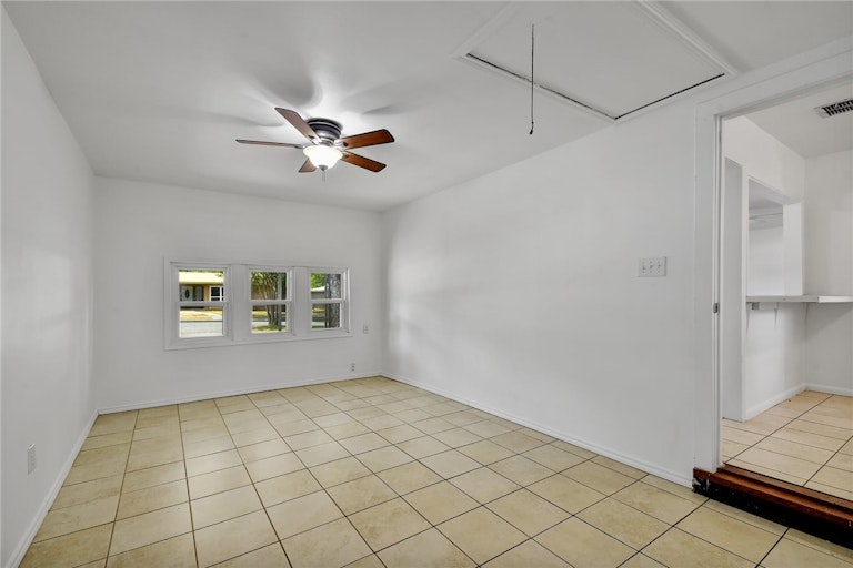 Photo 11 of 19 - 430 Beryl Dr, San Antonio, TX 78213