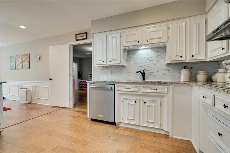 Photo 14 of 29 - 2609 Still Meadow Rd, Irving, TX 75060