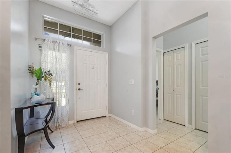 Photo 3 of 33 - 3829 Pickwick Dr, Orlando, FL 32817