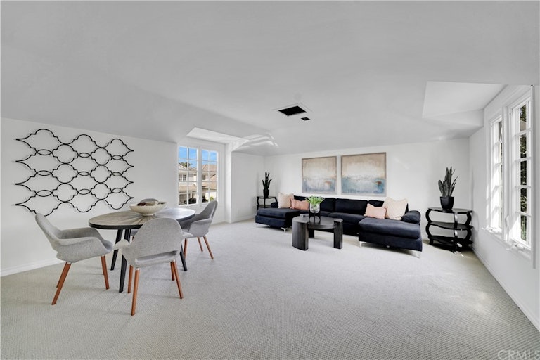 Photo 27 of 47 - 19365 Woodlands Dr, Huntington Beach, CA 92648