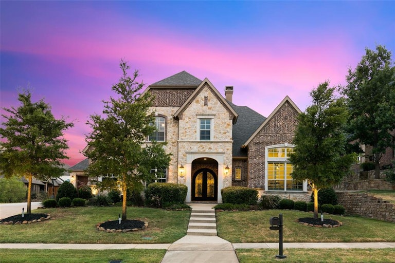 Photo 1 of 40 - 1041 Wagner Way, Lantana, TX 76226