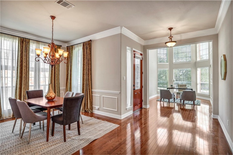 Photo 11 of 40 - 10301 Chestnut Ridge Rd, Austin, TX 78726
