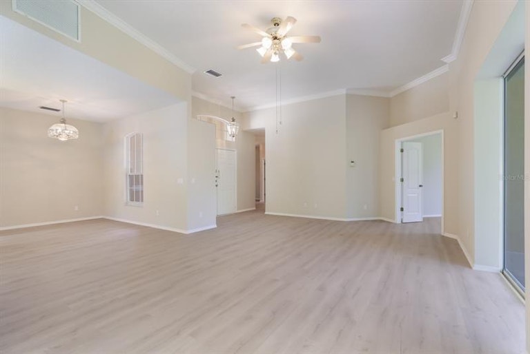 Photo 12 of 28 - 5706 Stone Pointe Dr, Sarasota, FL 34233
