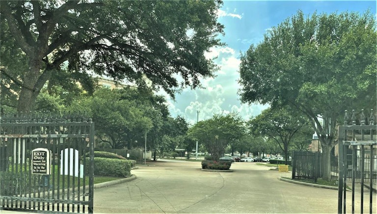 Photo 23 of 23 - 2255 Braeswood Park Dr #264, Houston, TX 77030