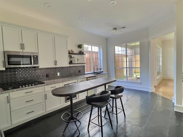Photo 4 of 19 - 4334 Gilbert Ave, Dallas, TX 75219