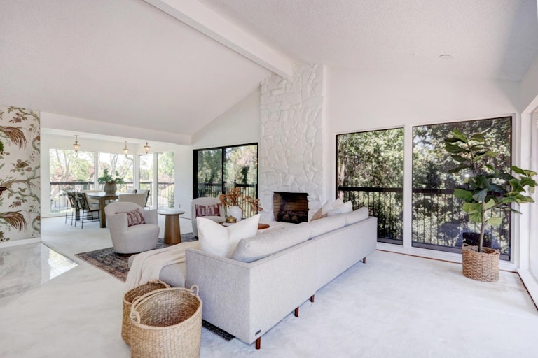 Photo 29 of 70 - 4040 Crondall Dr, Sacramento, CA 95864