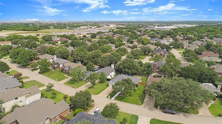 Photo 30 of 32 - 12 Monterey Dr, Roanoke, TX 76262
