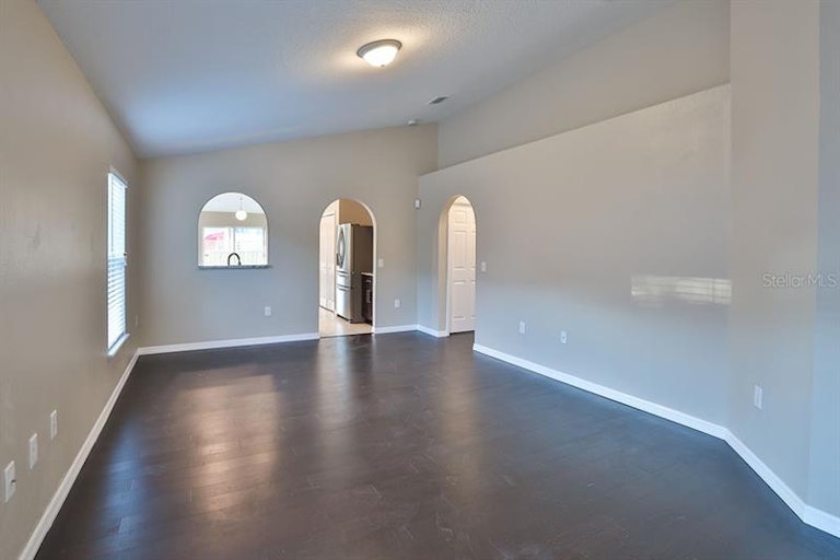 Photo 3 of 25 - 815 Brenton Leaf Dr, Ruskin, FL 33570
