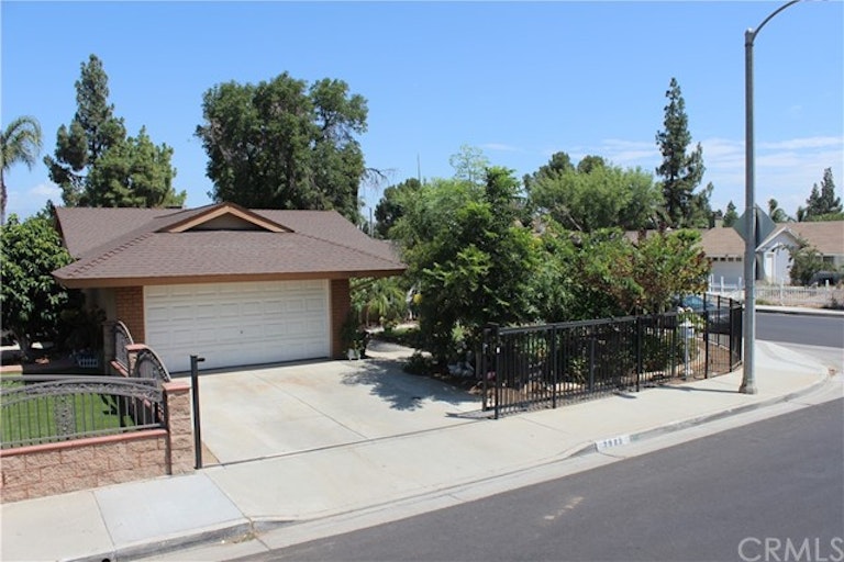 Photo 1 of 19 - 7905 Galway Ct, Riverside, CA 92503
