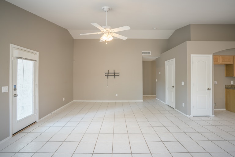 Photo 8 of 34 - 6463 W Adobe Dr, Glendale, AZ 85308
