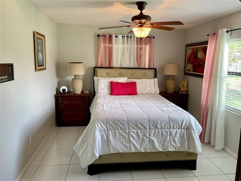 Photo 14 of 31 - 4 Spur Ct, Kissimmee, FL 34743