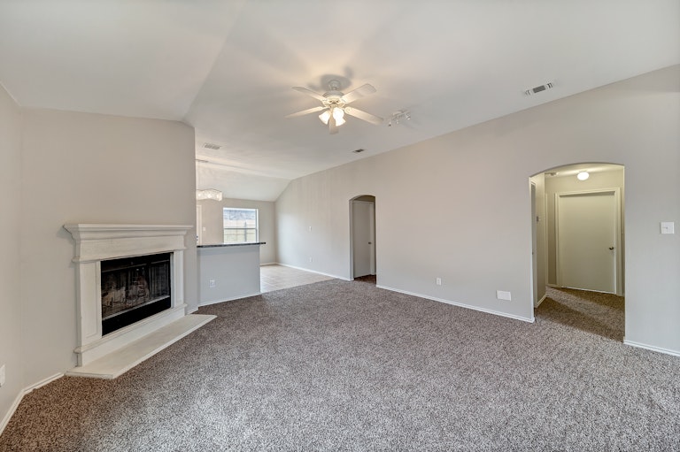 Photo 10 of 26 - 8904 Catalonia Dr, Dallas, TX 75217