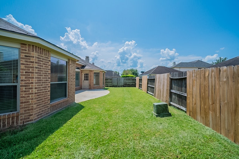 Photo 35 of 37 - 14727 Fountain Stone Ln, Humble, TX 77396