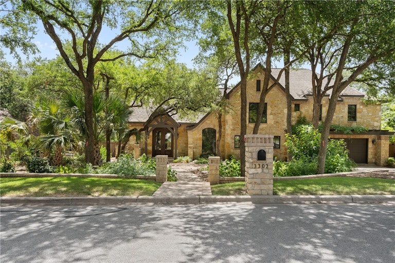 Photo 13 of 40 - 3302 Park Hills Dr, Austin, TX 78746