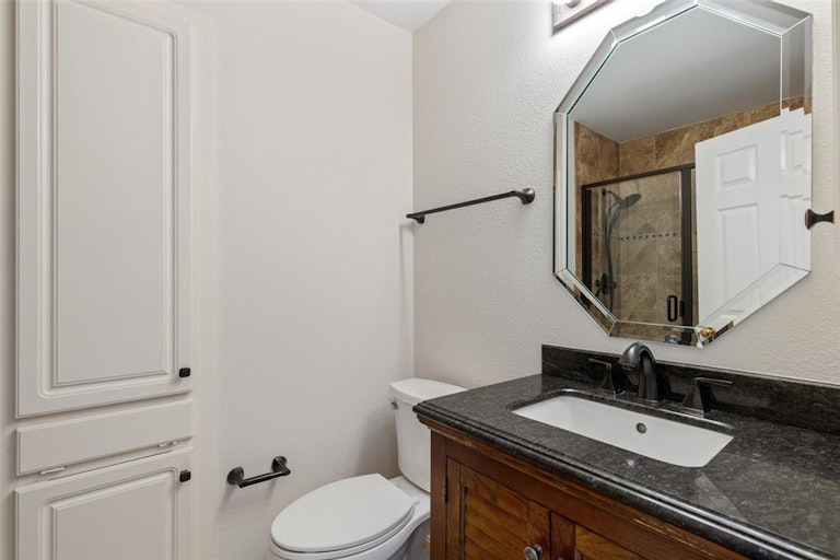 Photo 24 of 28 - 8904 Lakewood Dr, Irving, TX 75063