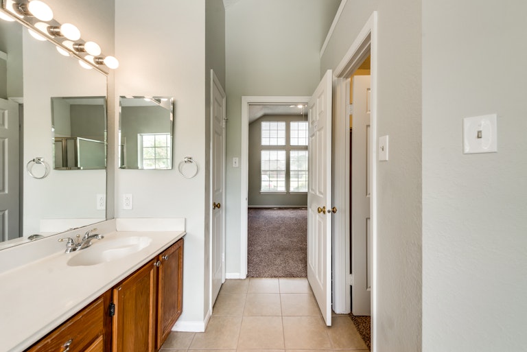 Photo 17 of 25 - 3910 Martha Ln, Rowlett, TX 75088