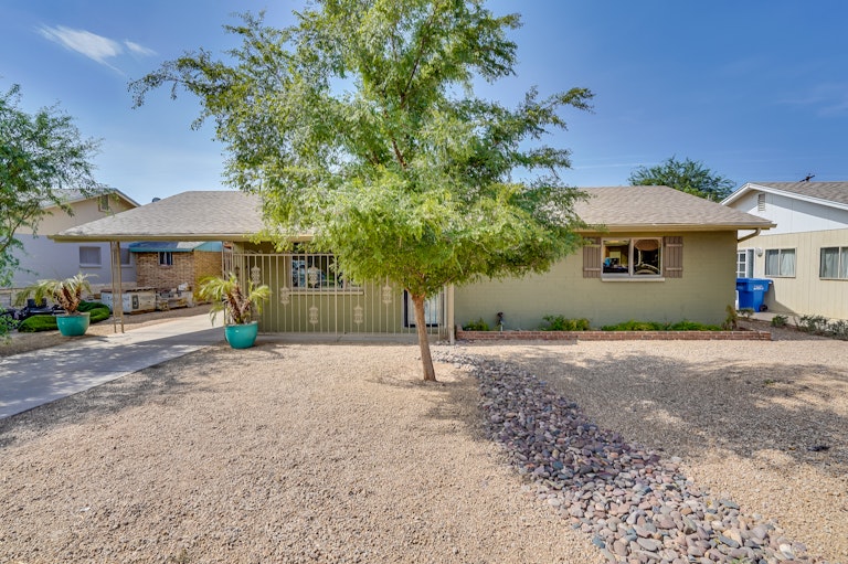 Photo 2 of 15 - 3739 W Las Palmaritas Dr, Phoenix, AZ 85051