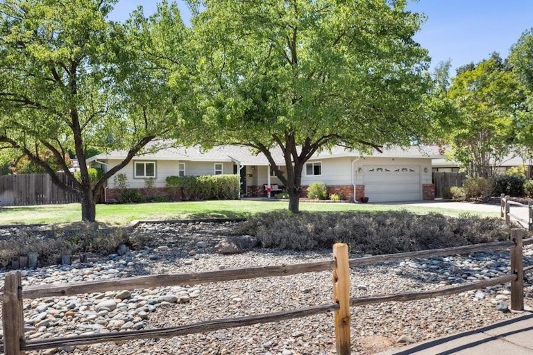 Photo 5 of 30 - 4617 Foutz Ct, Sacramento, CA 95821