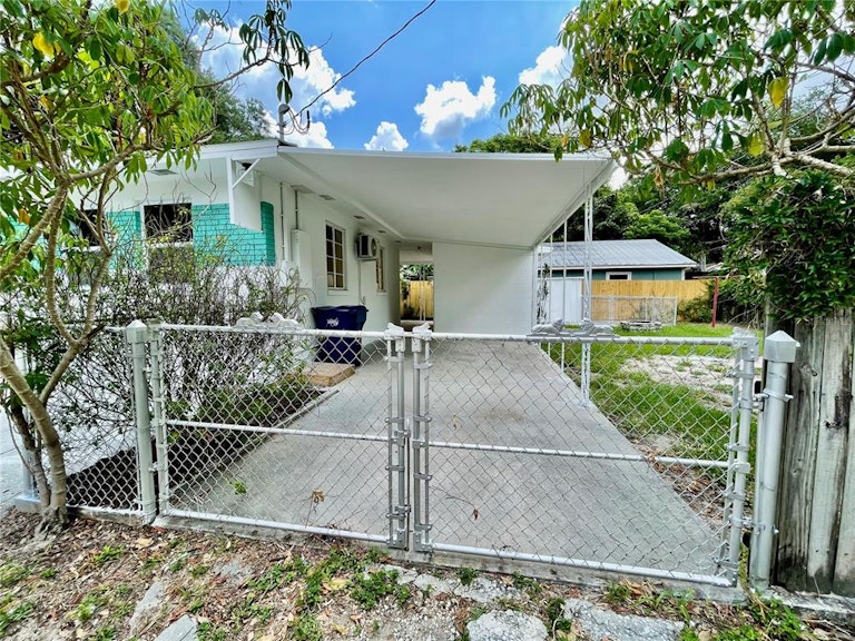 Photo 64 of 64 - 1201 E Henry Ave, Tampa, FL 33604