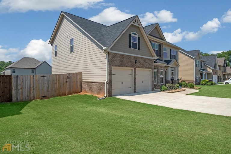 Photo 2 of 37 - 537 Harmony Way, Locust Grove, GA 30248