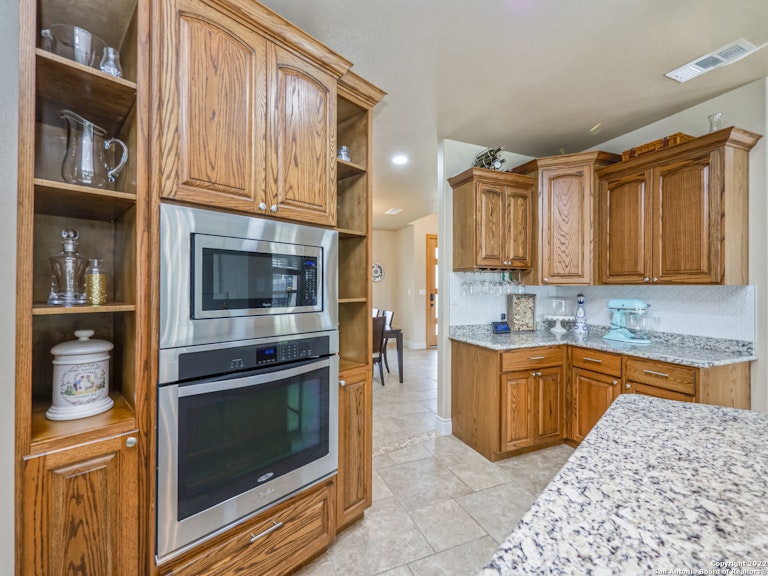 Photo 16 of 49 - 834 Lodge Creek Dr, New Braunfels, TX 78132