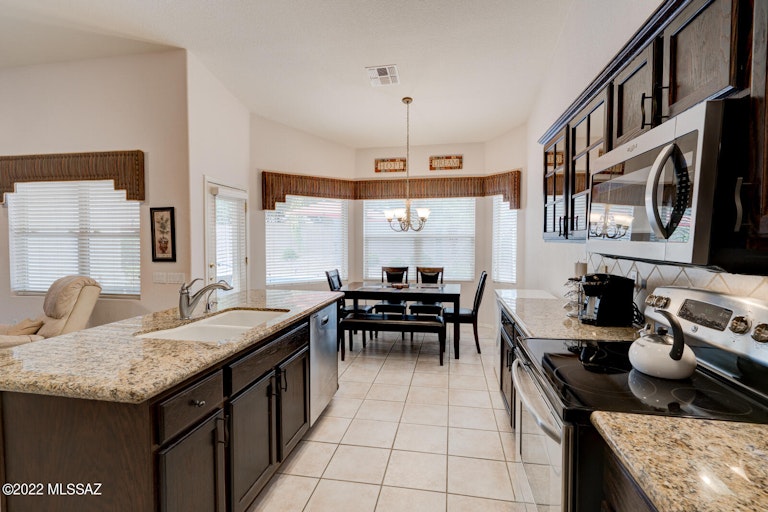 Photo 14 of 42 - 2264 W Noble Heights Dr, Tucson, AZ 85742
