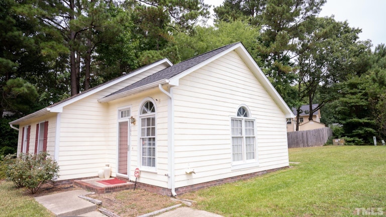 Photo 19 of 25 - 103 Coralbell Ct, Durham, NC 27703