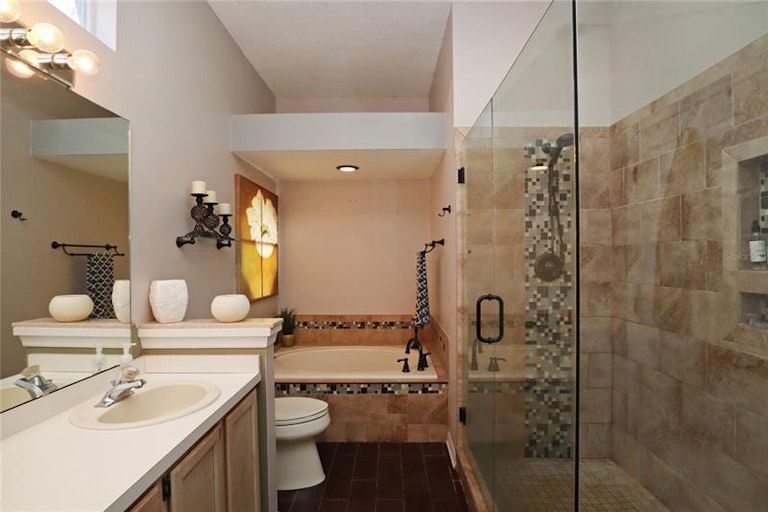 Photo 14 of 32 - 3943 Ocita Dr, Orlando, FL 32837
