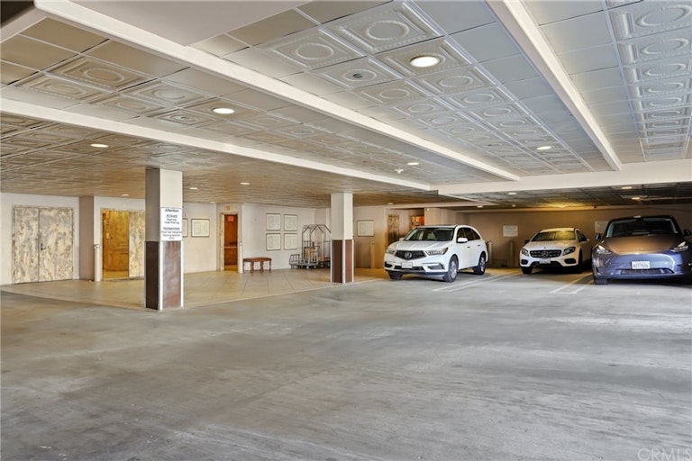 Photo 32 of 46 - 10795 Wilshire Blvd #402, Los Angeles, CA 90024