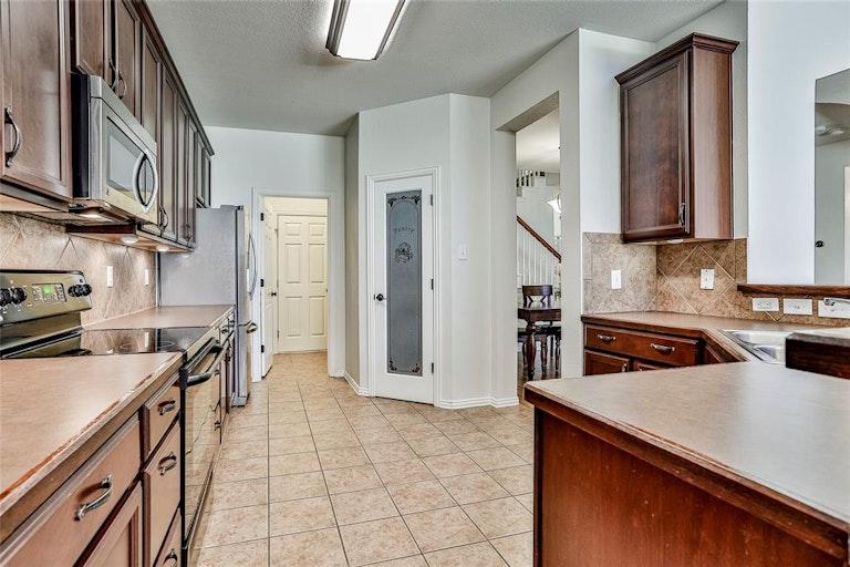 Photo 13 of 32 - 3949 Diamond Ridge Dr, Fort Worth, TX 76244