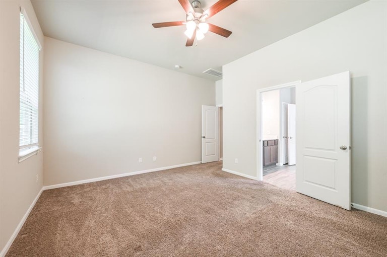 Photo 12 of 36 - 6822 Aspen Peak Dr, Baytown, TX 77521