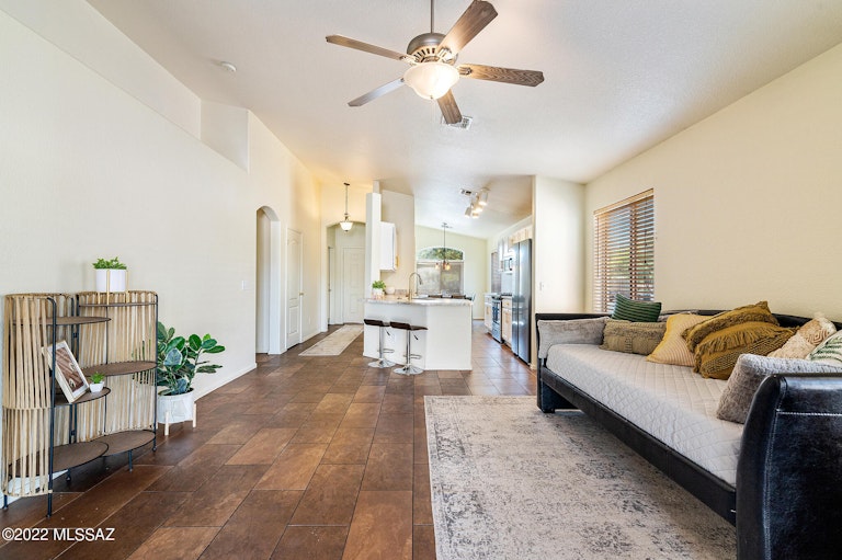Photo 9 of 39 - 9264 N Crystal Moon Ct, Tucson, AZ 85743