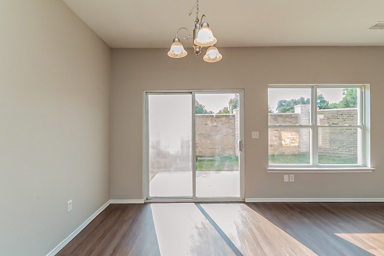 Photo 13 of 25 - 2800 Pasadena Ln, Arlington, TX 76015